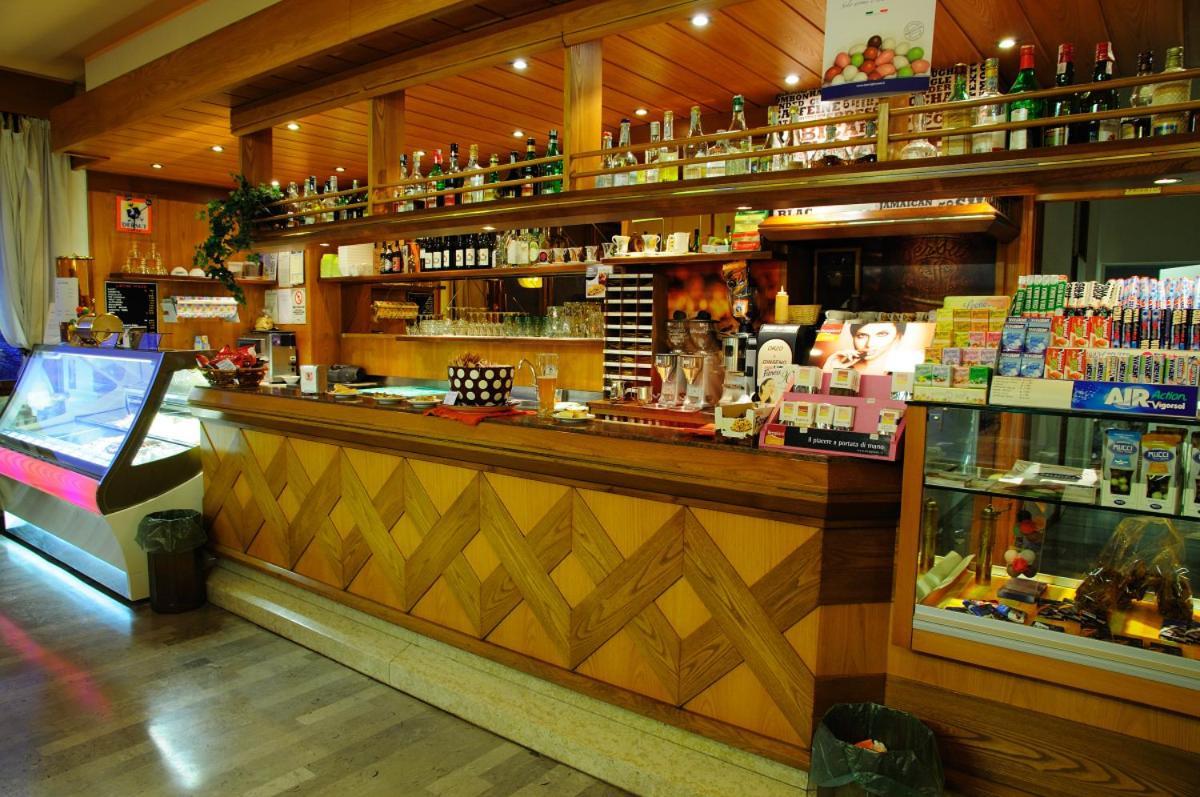 Hotel Dante Ponte nellʼAlpi エクステリア 写真