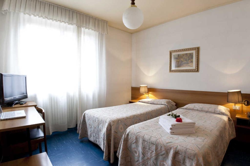 Hotel Dante Ponte nellʼAlpi エクステリア 写真