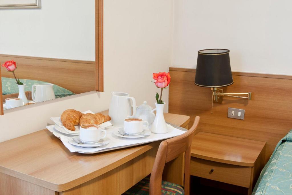 Hotel Dante Ponte nellʼAlpi エクステリア 写真
