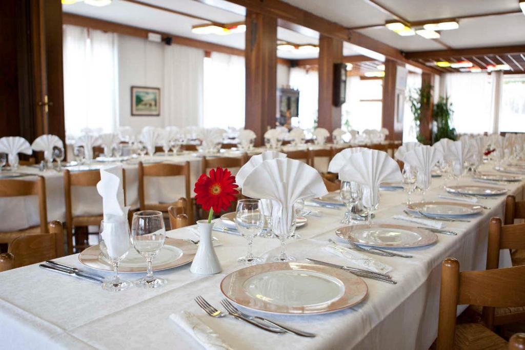 Hotel Dante Ponte nellʼAlpi エクステリア 写真