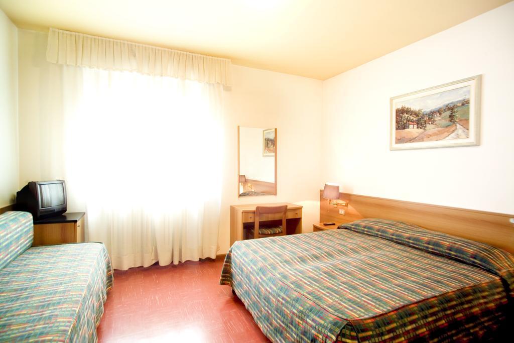 Hotel Dante Ponte nellʼAlpi エクステリア 写真