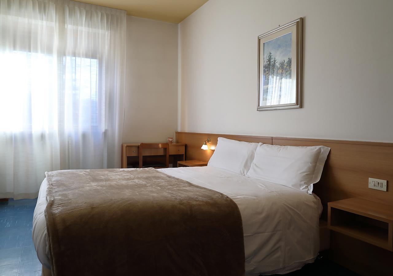 Hotel Dante Ponte nellʼAlpi エクステリア 写真