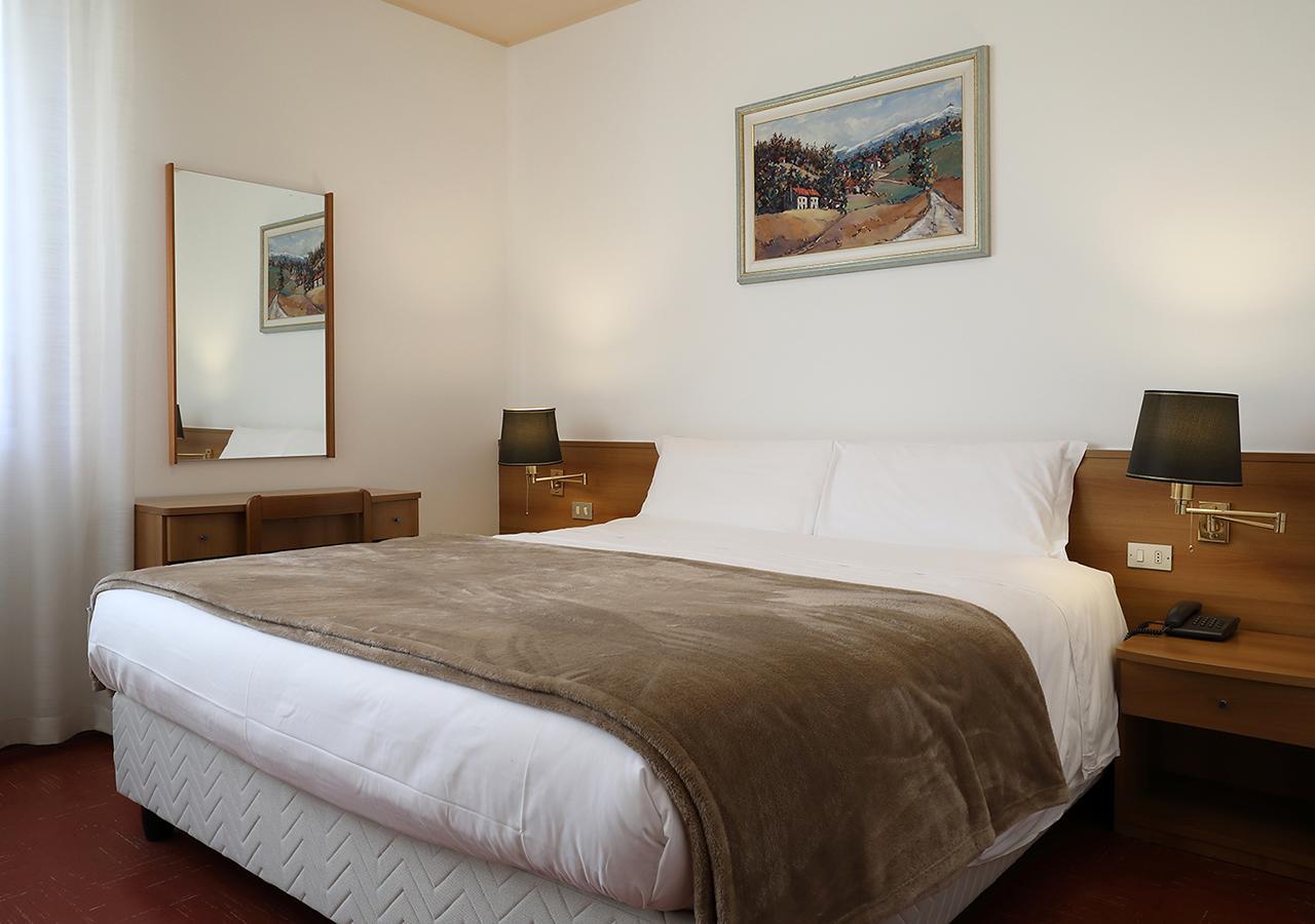 Hotel Dante Ponte nellʼAlpi エクステリア 写真