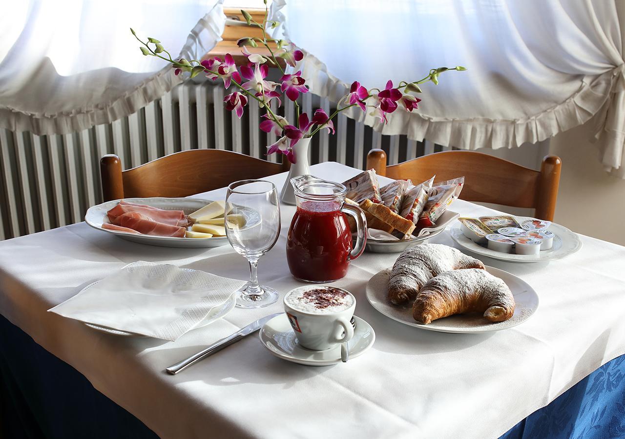 Hotel Dante Ponte nellʼAlpi エクステリア 写真